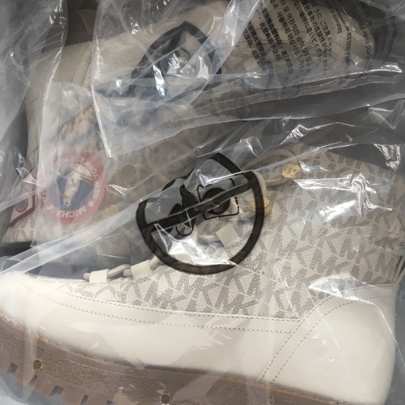 Micheal Kors Aspen. - Picture 4 of 8